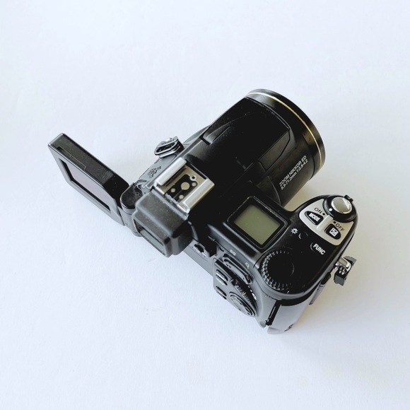 Nikon Coolpix 5700 5MP Digital Camera w/ box, Strap, Charger, Cord, and Lenscap - Picture 3 of 7